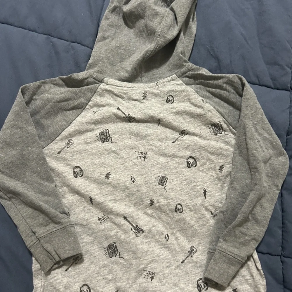 🌼 Oshkosh hooded Tee 💥